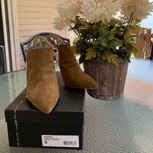 Women’s size 9 Tan suede booties by STEVEN - NWT